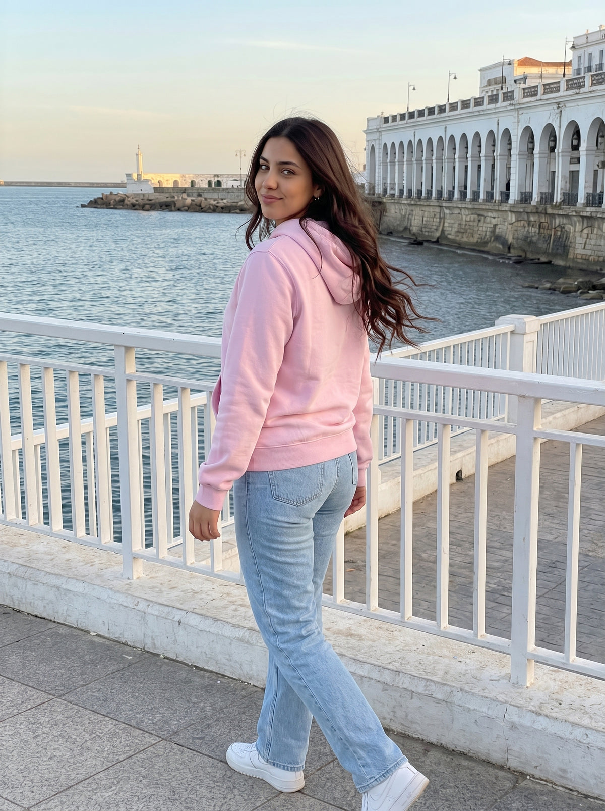 Hoodie Barbe à Papa — Édition Ghazl el Banat | Molleton Premium | Rose